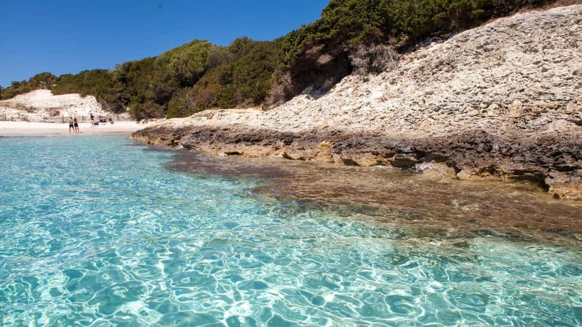 From Santa Teresa Gallura: dinghy tour to Corsica - Lavezzi: the longest water stop