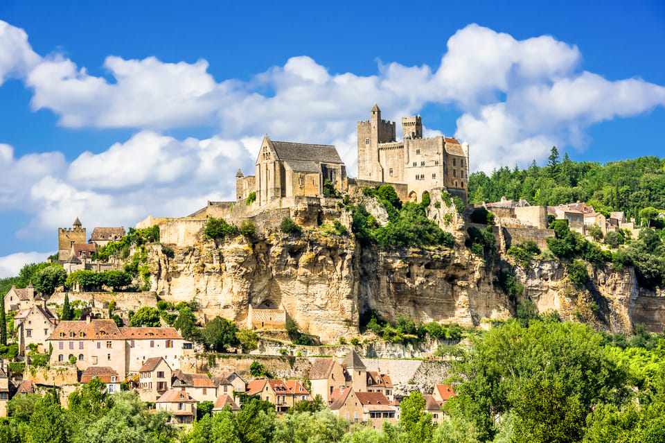From Sarlat: Beynac & Domme Tour & Dordogne Boat Ride - The van ride between stops: less stress, more story