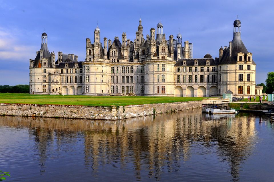 From Tours: Chenonceau and Chambord Castles Guided Tour - The van ride: small group comfort and hearing the guide
