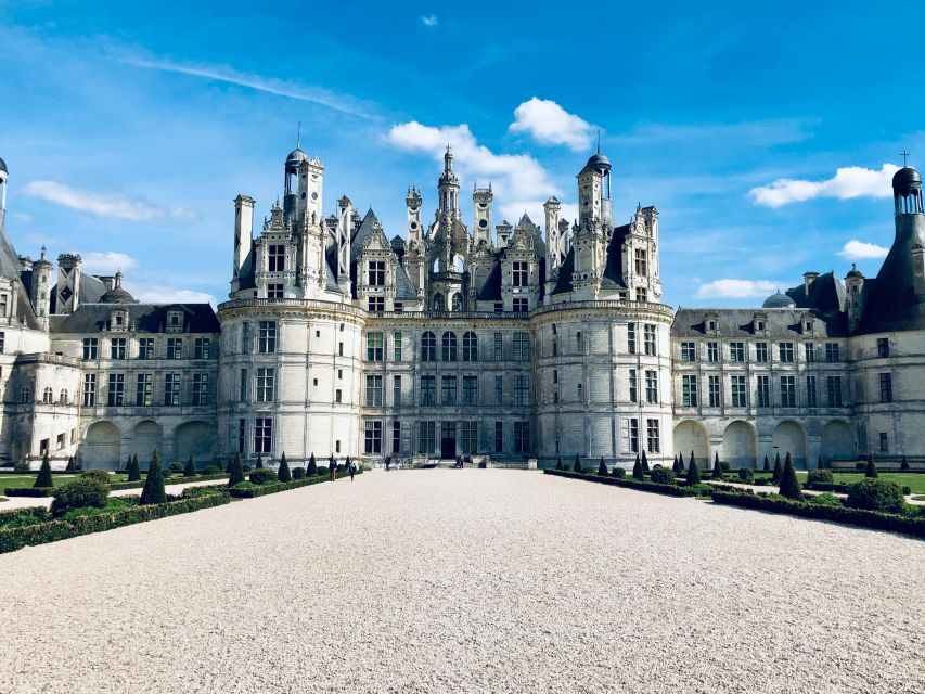 From Tours: Chenonceau and Chambord Castles Guided Tour - Château de Chambord: the double helix staircase and royal theatrics