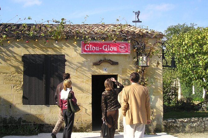 Full-day Saint-Emilion: Village, Undergrounds and Châteaux - A full-day flow that mixes wine-making with UNESCO stroll time