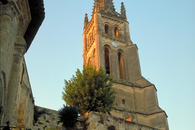 Full-day Saint-Emilion: Village, Undergrounds and Châteaux - St-Émilion free time: use the 2 hours like a local