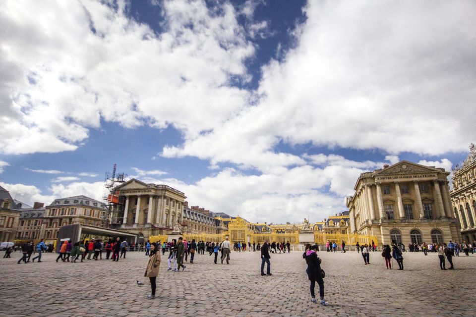 Gardens of Versailles Walking Tour & Palace Entry - Gardens First: How Le Nôtre’s Geometry Gets You to Look Closer