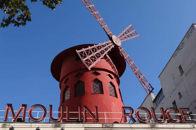 German private Walking Tour through Montmartre & Passages - Key highlights to look for