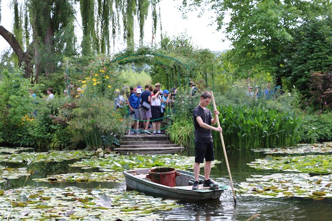 Giverny and Monet's Garden Half-Day Trip from Paris - Getting to the Van: Paris Meeting Point and On-Time Reality