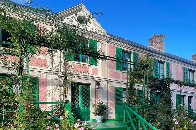 Giverny and Versailles Day Tour in a very small groupe from Paris - A smart way to do Giverny and Versailles in one day