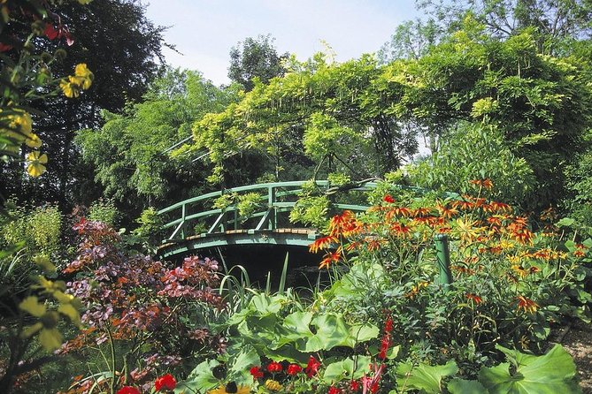 Giverny and Versailles Private Full-Day Tour - Skip-the-line access, and the limits of that promise