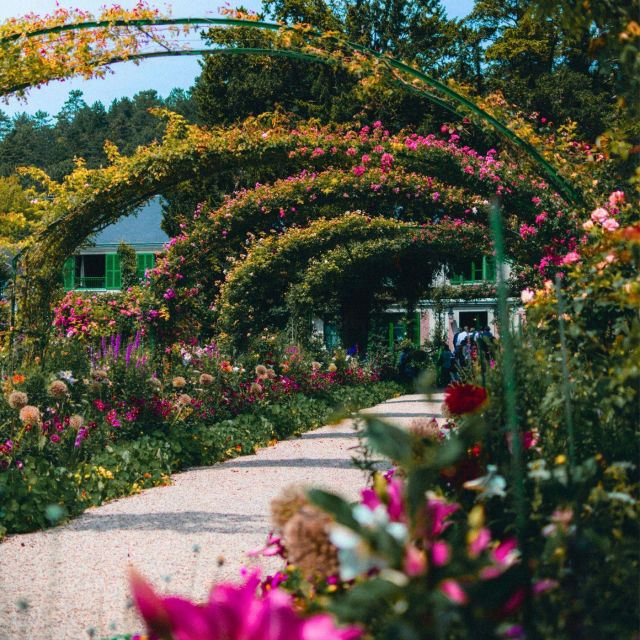 Giverny : Monet's house & Gardens Private tour from Paris - The hour-long ride from Paris to Giverny