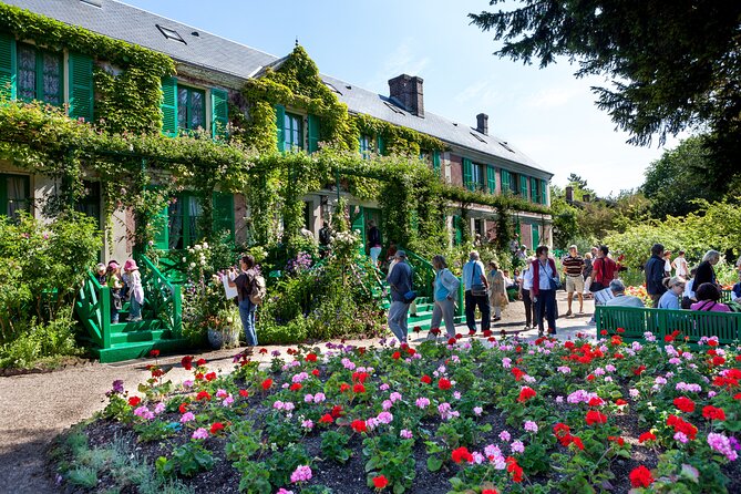Giverny Monet’s Home and Gardens Half Day Tour from Paris - Getting back to Paris: regrouping, directions, and avoiding the last-minute scramble