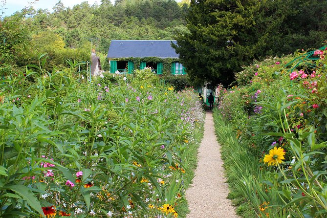 Giverny Monet's Home & Versailles Palace Day Trip from Paris - A Two-Stop Power Day: Monet’s Water Lilies and Versailles at Once