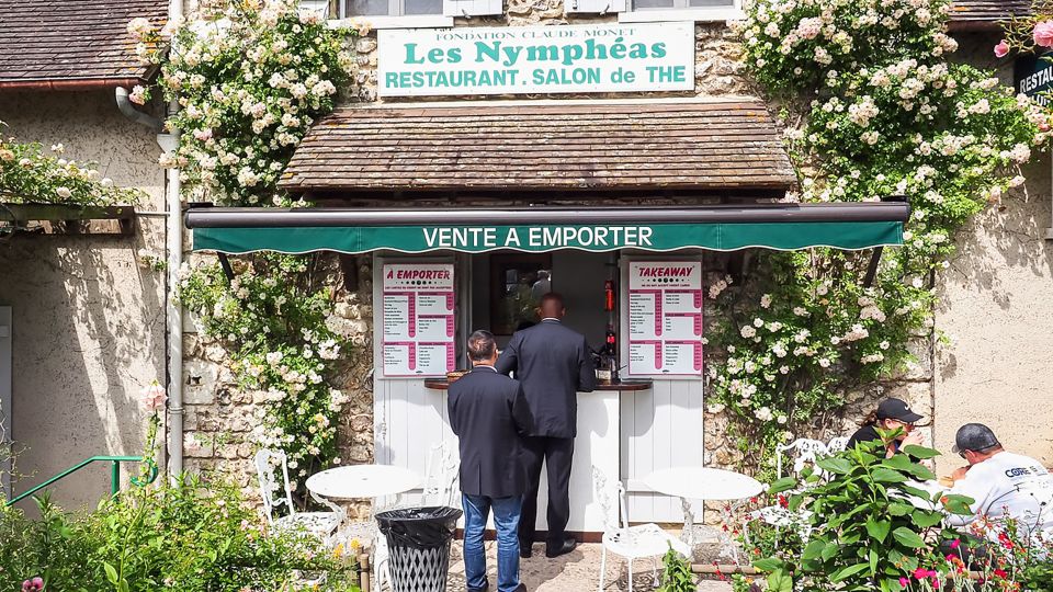Giverny: Monet's House and Gardens Guided Tour - Skip-the-line entry: the real value of paying for a guide