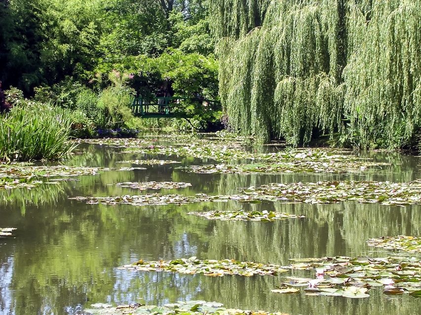 Giverny: Monet's House and Gardens Guided Tour - Clos Normand: where the guide turns flowers into story