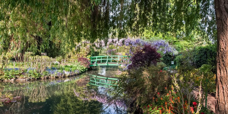 Giverny: Monet's House and Gardens Guided Tour - Pacing, photo stops, and staying curious