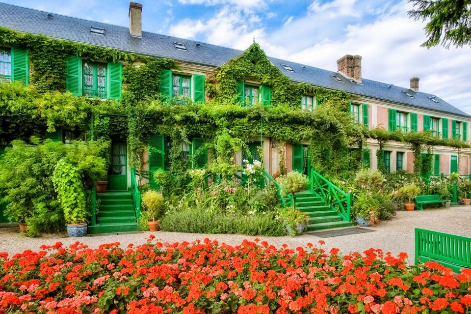 Giverny: Monet's House and Gardens Guided Tour - Meeting outside Les Nymphéas: find your guide without stress