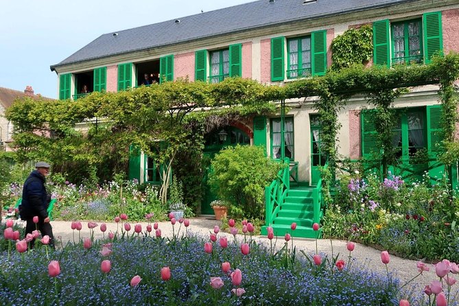 Giverny Private Tour: Monet's House & Garden - Leaving central Paris in a private vehicle