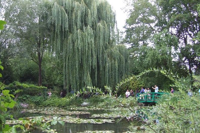 Giverny Small-Group Minivan with Hotel Pickup or Meeting Point - What the host/driver does well (and what you should do yourself)