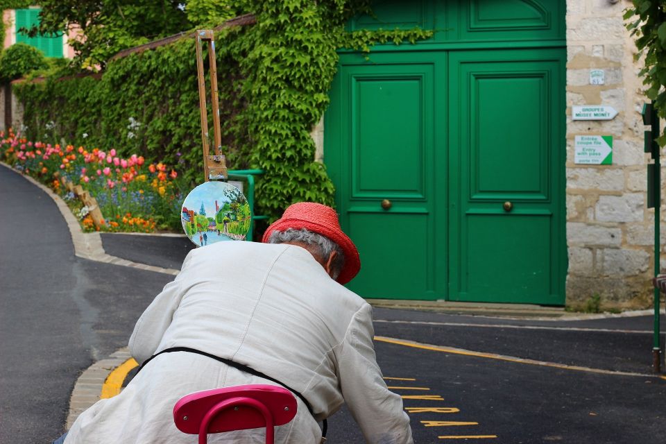 Giverny Village Walking Tour & Skip-the-Line to Monet Garden - Start at Les Capucines and Get Oriented in Giverny