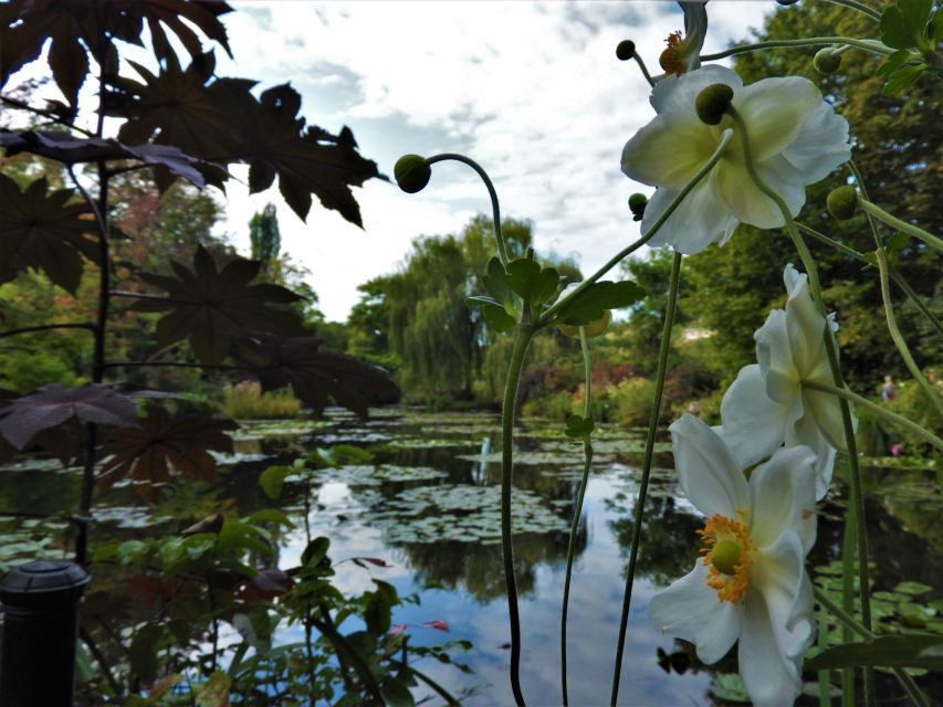 Giverny Village Walking Tour & Skip-the-Line to Monet Garden - Who Should Book This Tour?