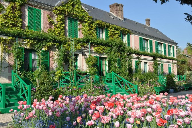 Giverny's House & Gardens plus Versailles Palace Day Trip with Lunch from Paris - Who should book this Giverny and Versailles combo?