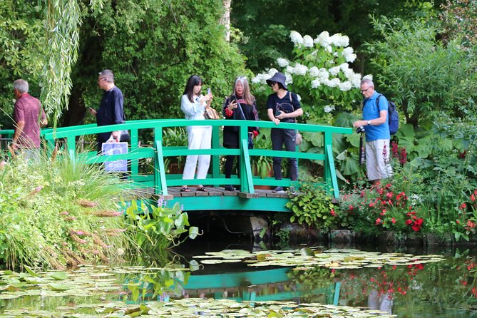 Giverny's House & Gardens plus Versailles Palace Day Trip with Lunch from Paris - Giverny at Fondation Claude Monet: the gardens do the talking