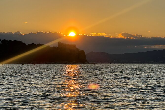 Golf Juan: Sunset Sailing Cruise with aperitif at the Island - The sunset viewpoint: horizon magic, timed for photos