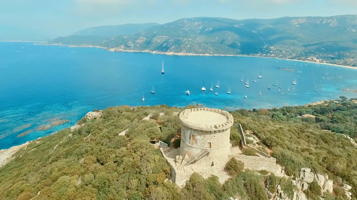 GRAND TOUR SITES CLASSÉS Vision sous-marine,baignade,boisson - The Genoese tower at Campomoro: why this stop matters