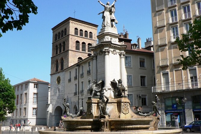 Grenoble Scavenger Hunt and Sights Self-Guided Tour - Fontaine des Trois Ordres and clue-based learning
