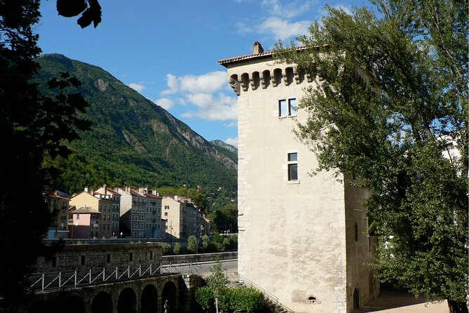 Grenoble Scavenger Hunt and Sights Self-Guided Tour - Who will enjoy the photo challenges most