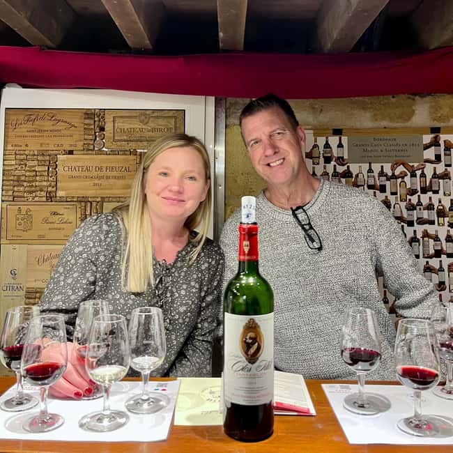 Guided Bordeaux Wine Tasting Class with 6 Wines and pairings - Left Bank vs Right Bank: Bordeaux explained in a way you can use