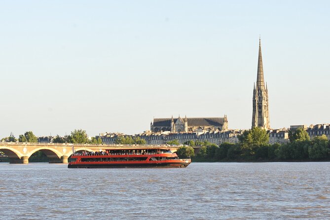 GUIDED CRUISE – BORDEAUX UNESCO - Pont de Pierre to Chaban-Delmas Bridge: the “Bordeaux from angles” section