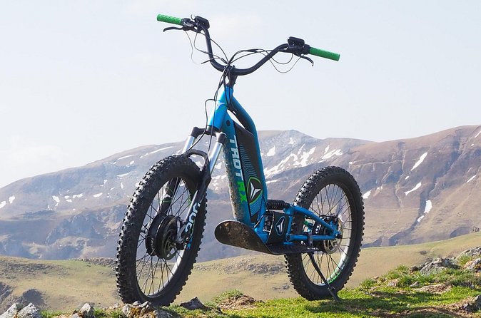 Guided hike to Iraty by electric scooter - Forest paths, ridge routes, and changing pace