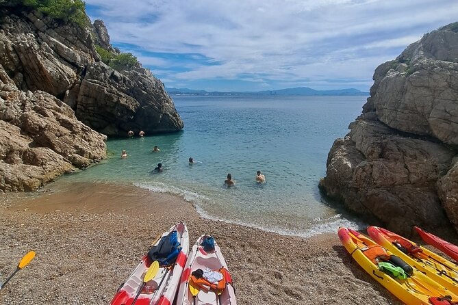 Guided kayak excursion in creeks - How the morning briefing sets you up (and why weather timing matters)