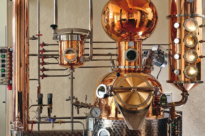 Guided Tour and Tasting at the Distillerie Baccae Paris - Why the small group matters