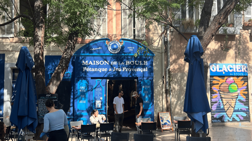 Guided tour in the heart of Marseille! - What the guide and vehicle add