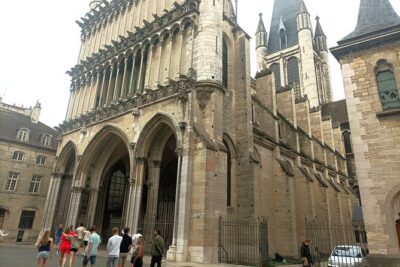 Guided tour of Dijon with your private professional guide! - A glimpse inside the Magnin family home