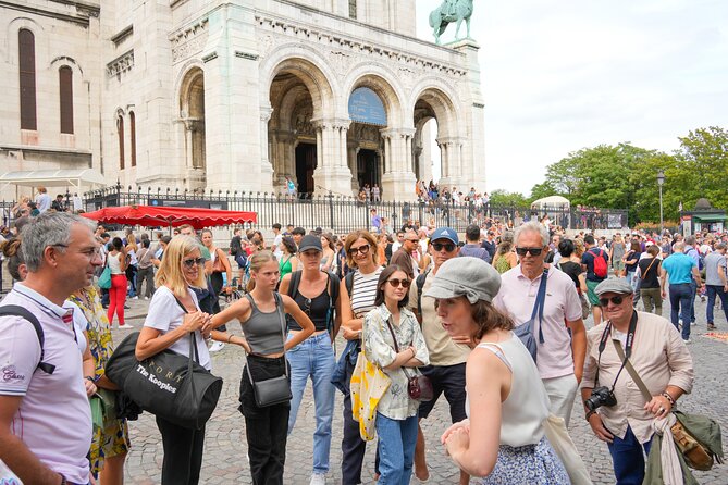 Guided tour of Montmartre in songs with a professional - The Wall of I Love You: sing-along romance in many languages