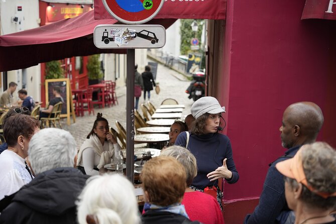 Guided tour of Montmartre in songs with a professional - Dalida stops: a pop-culture track through Montmartre