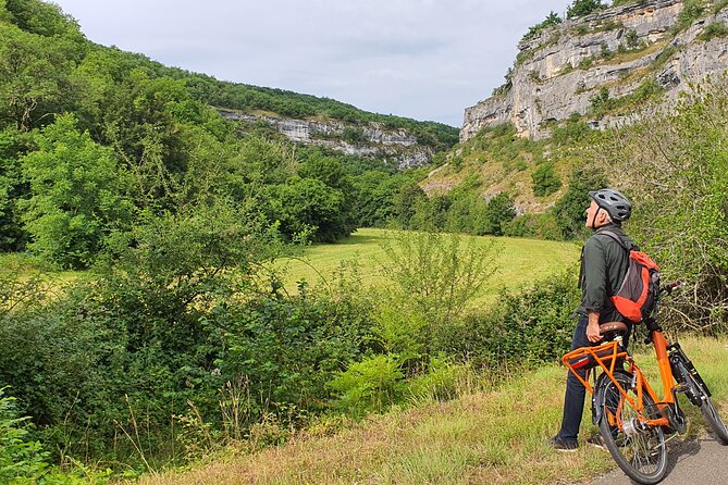 Guided tour of Rocamadour and its canyons by electric bike - Mélissa Ayroles as your guide