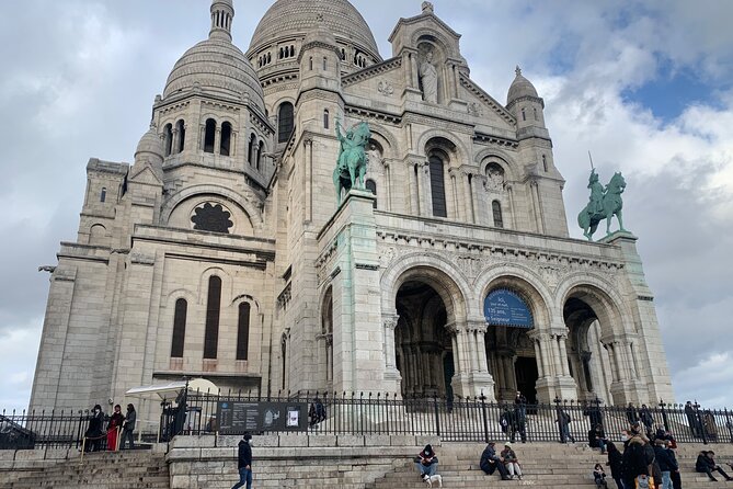 Guided Tour of Sacré-Coeur and Montmartre - Guide styles: what to expect when you’re listening closely