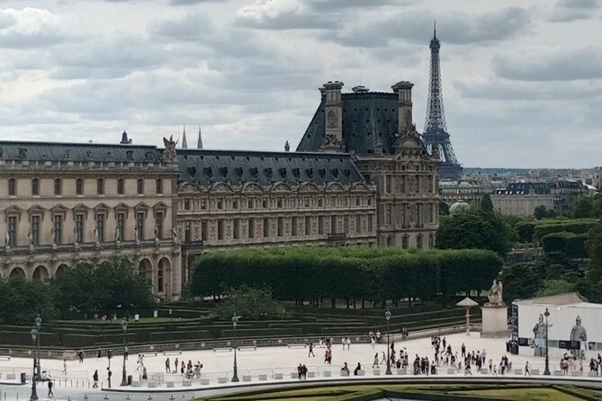 Guided tour of the Louvre Museum with tickets included - Why This Louvre Highlights Tour Feels Manageable