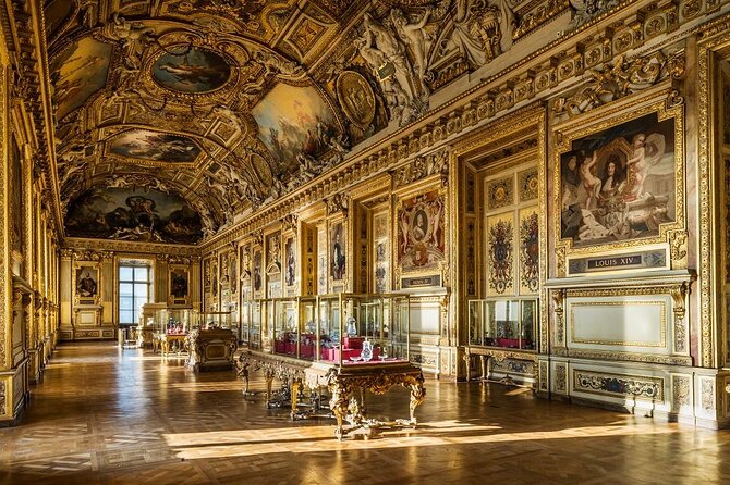 Guided tour of the Louvre Museum with tickets included - Medieval Painting and Giotto’s Saint Francis Stigmata