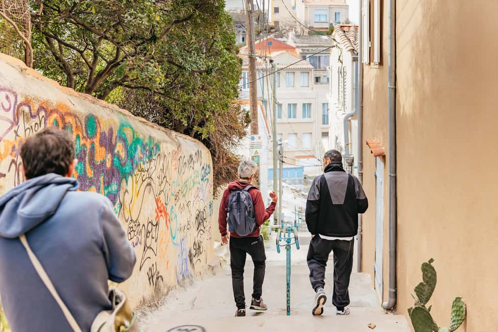Guided Walk in beautiful and hidden neighborhoods - Anse de Malmousque: sea views first, so the walk feels like a reward