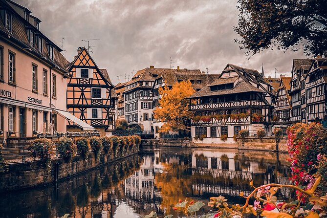 Guided Walking Tour in Strasbourg between History and Curiosities - Cathédrale Notre-Dame de Strasbourg from the outside: stories without entering