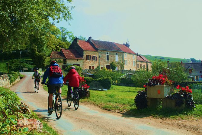 Guided week Bike Tour in France, Burgundy wine region - Day one: Dijon to Châteauneuf-en-Auxois