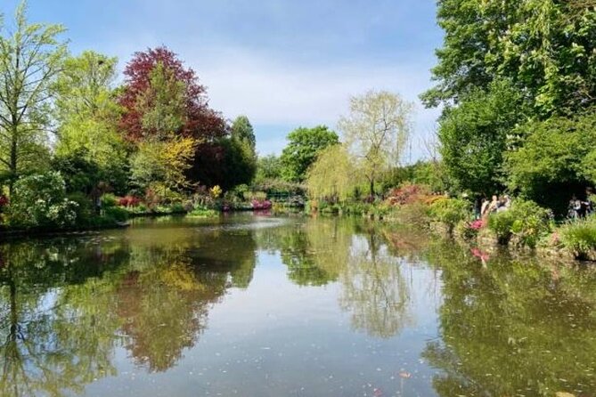 Half Day Giverny Monet's Gardens Tour - A little time in Giverny village