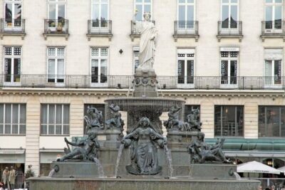 Half-Day Tour in Nantes - Seeing Porte Saint-Pierre from a panoramic minibus