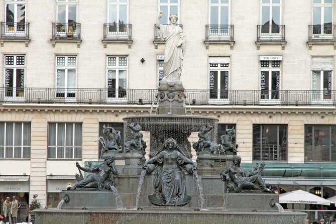 Half-Day Tour in Nantes - Seeing Porte Saint-Pierre from a panoramic minibus