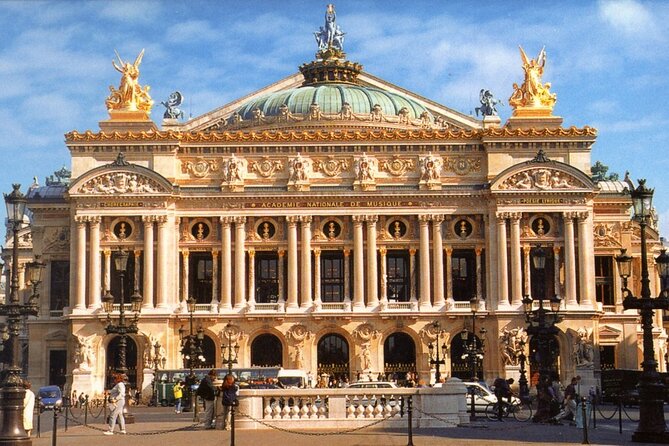 Heart of Bohemia Tour / duration 2H - from 1 to 6 passengers - Opera and Bourse in the center of Paris