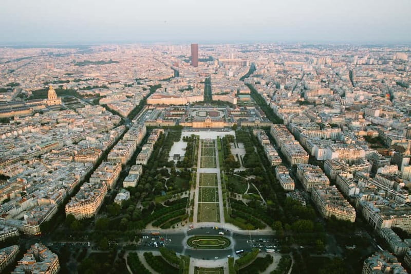 Highlights of Paris Bike Tour in English or Dutch - A 3-hour Paris bike tour that actually feels like Paris