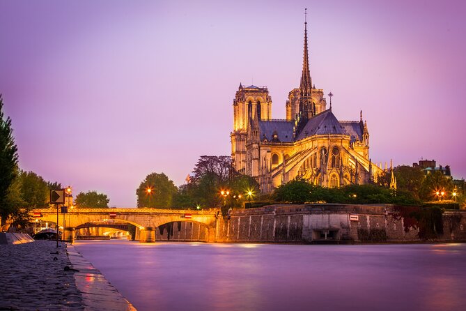 Historic Heart of Paris: Île de la Cité Walking Tour - Starting at Hôtel de Ville